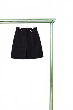 NEW THESOLOIST. women's short jean skirt in black